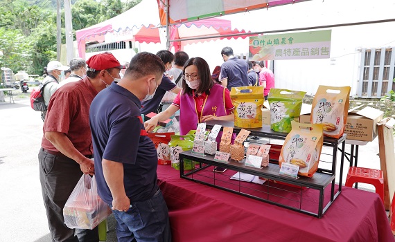 南投縣林縣長頒獎表揚杉林溪優質春茶 - https://www.watchmedia01.com