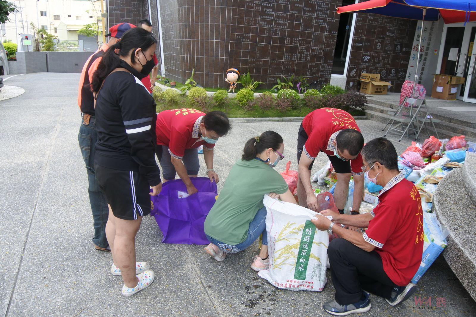 影／彰化家扶中心員林展愛隊發放愛心物資給員林市扶助家庭 - https://www.watchmedia01.com