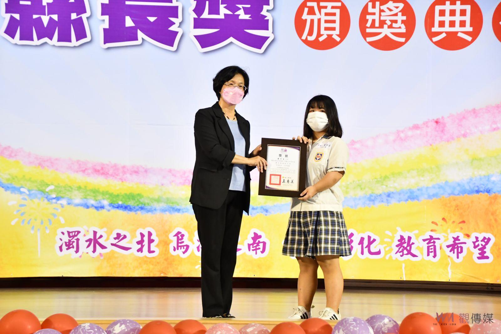 影／王惠美鼓勵學生多元發展！彰化縣表揚577位國中應屆畢業生縣長獎 - https://www.watchmedia01.com