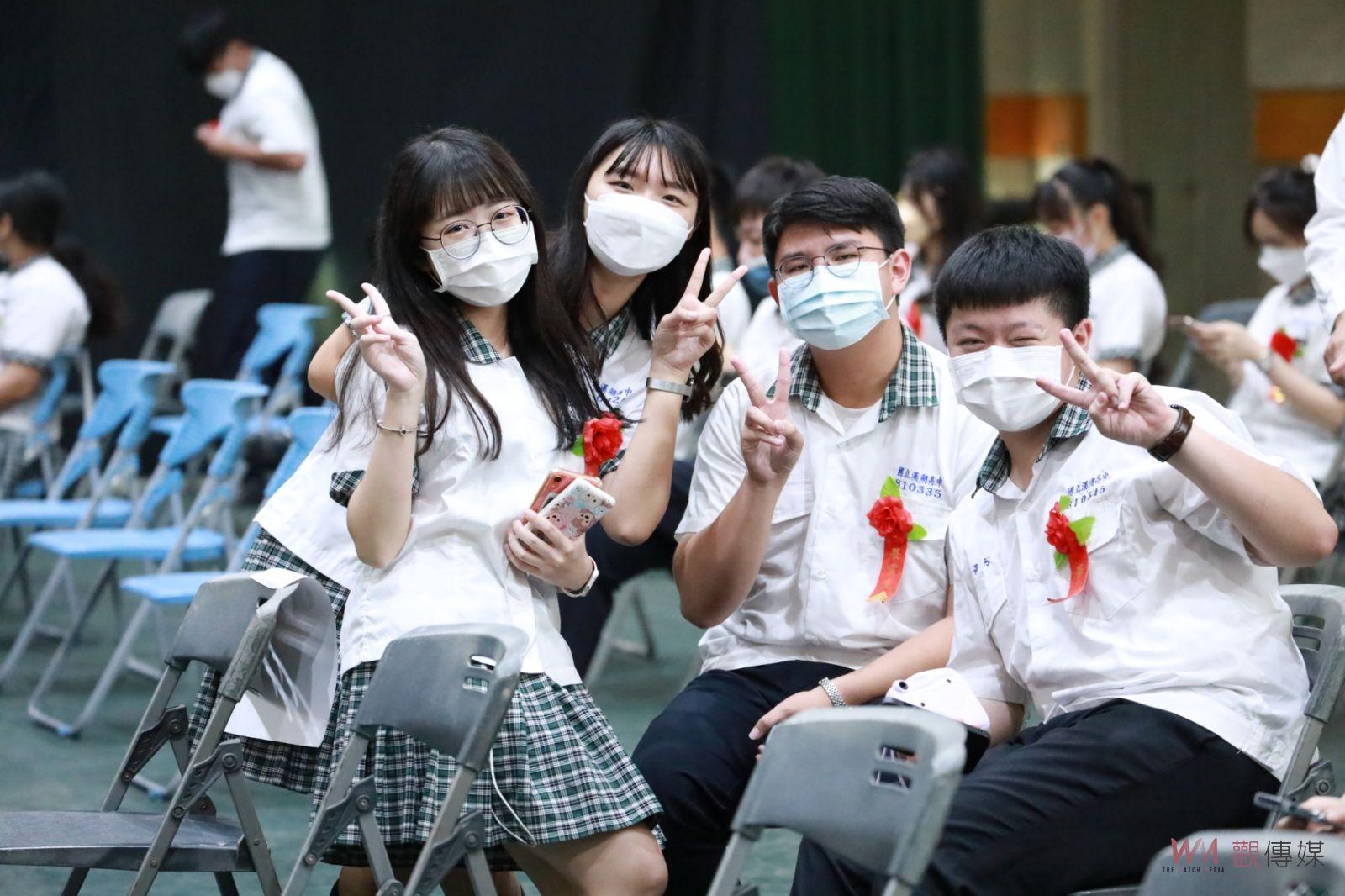 影／回憶錄！溪湖高中畢典用膠捲圖像方式回憶高中三年 - https://www.watchmedia01.com
