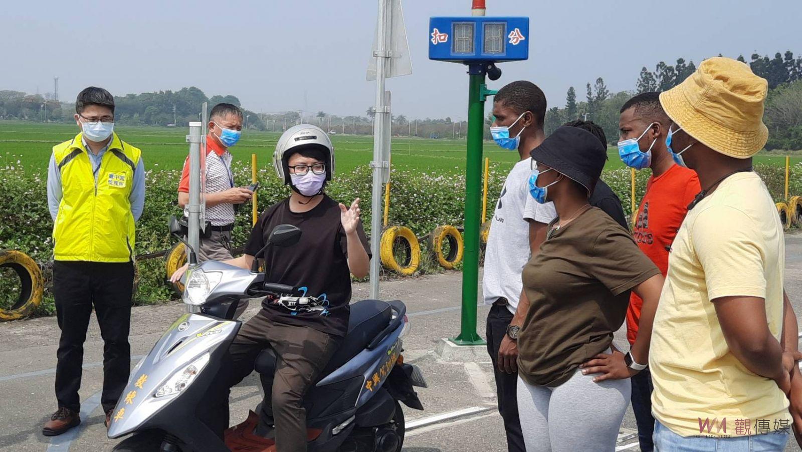 影／到駕訓班學騎機車有專業教練指導　再也不當馬路三寶 - https://www.watchmedia01.com
