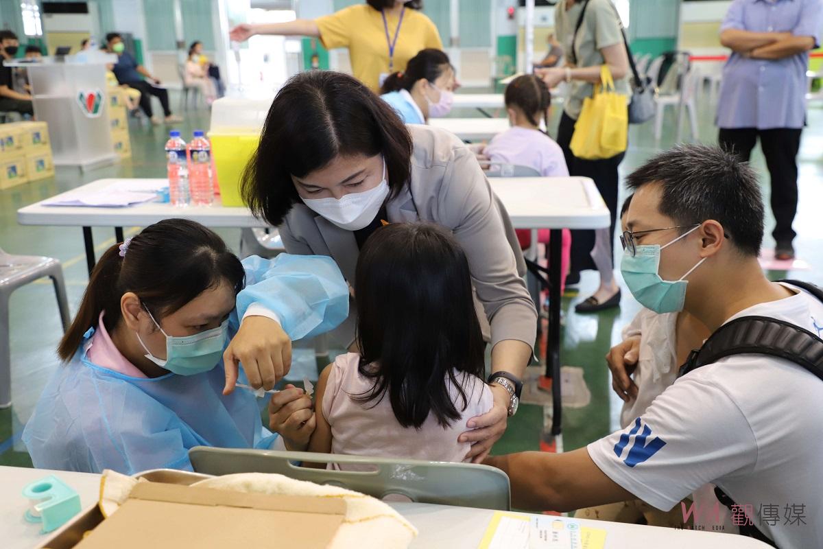 全力守護孩童健康　張麗善到校關心幼童疫苗施打 - https://www.watchmedia01.com