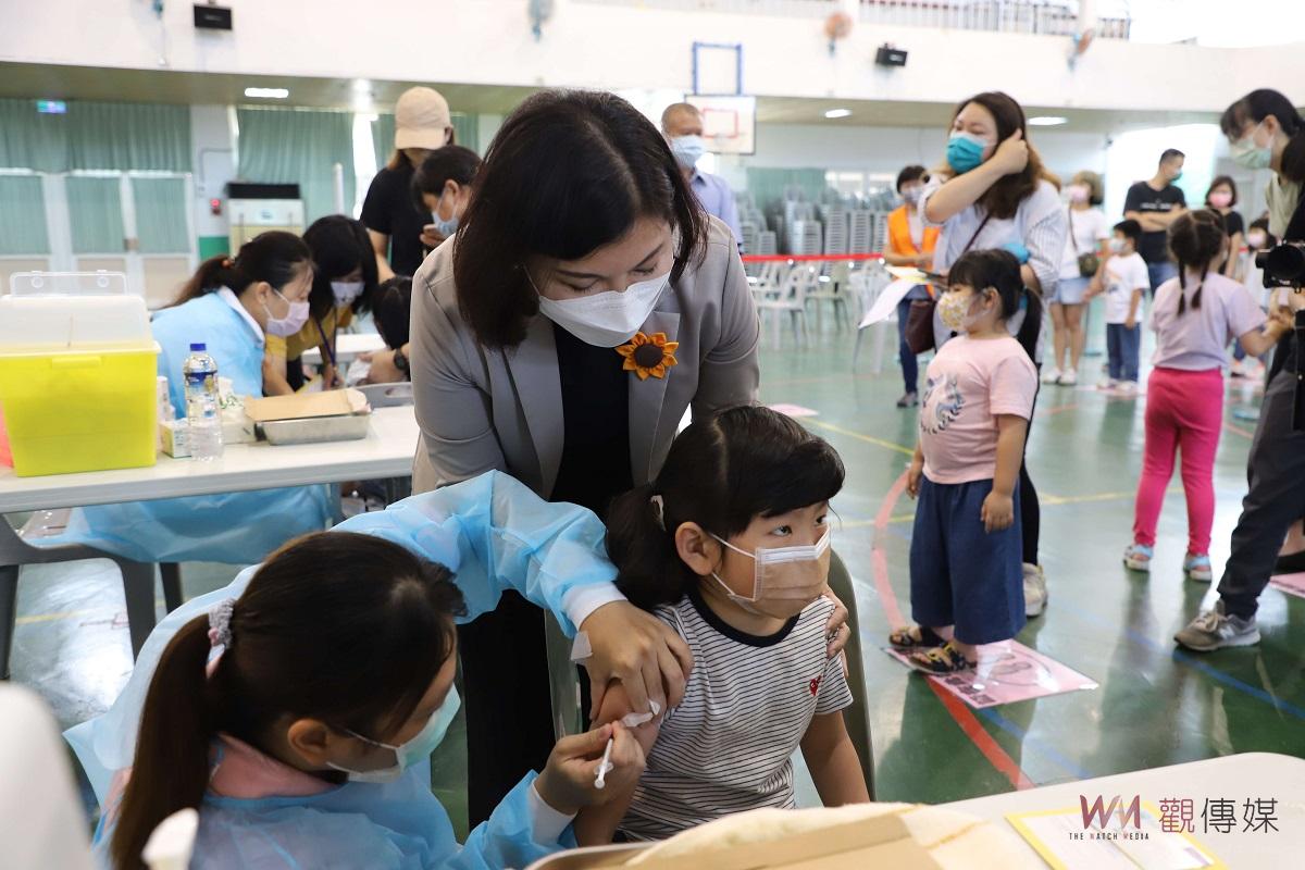全力守護孩童健康　張麗善到校關心幼童疫苗施打 - https://www.watchmedia01.com