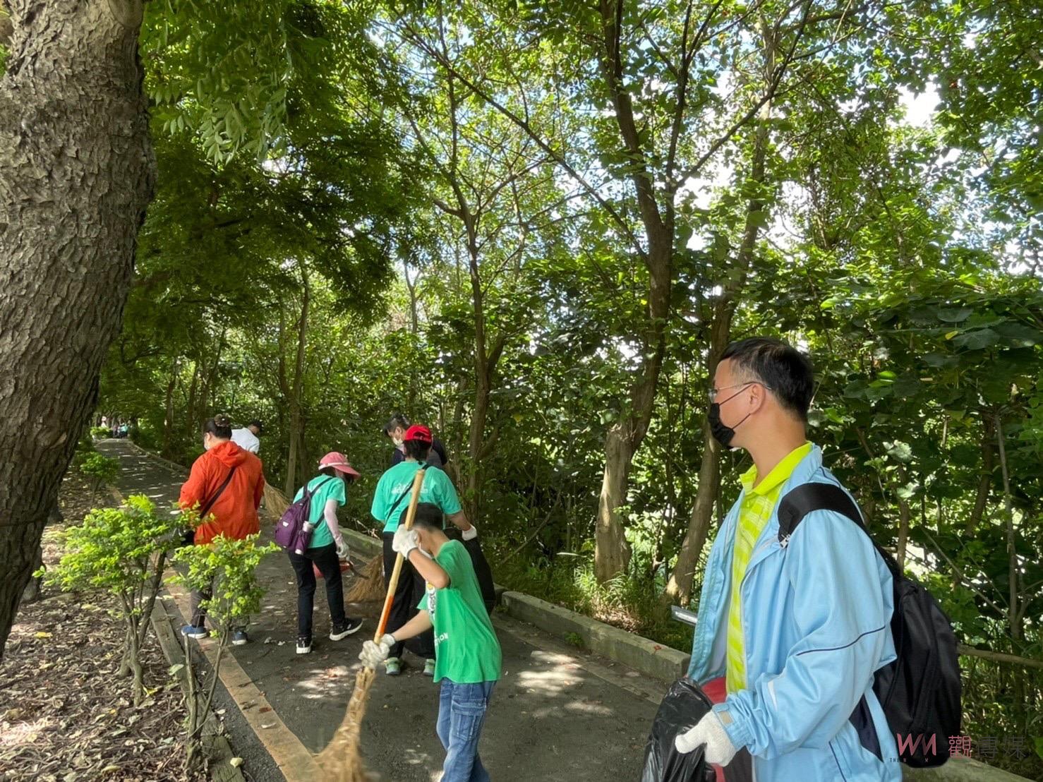 影／湖埔社區大學號召志工在東螺溪沿岸淨溪　移除外來種植物 - https://www.watchmedia01.com