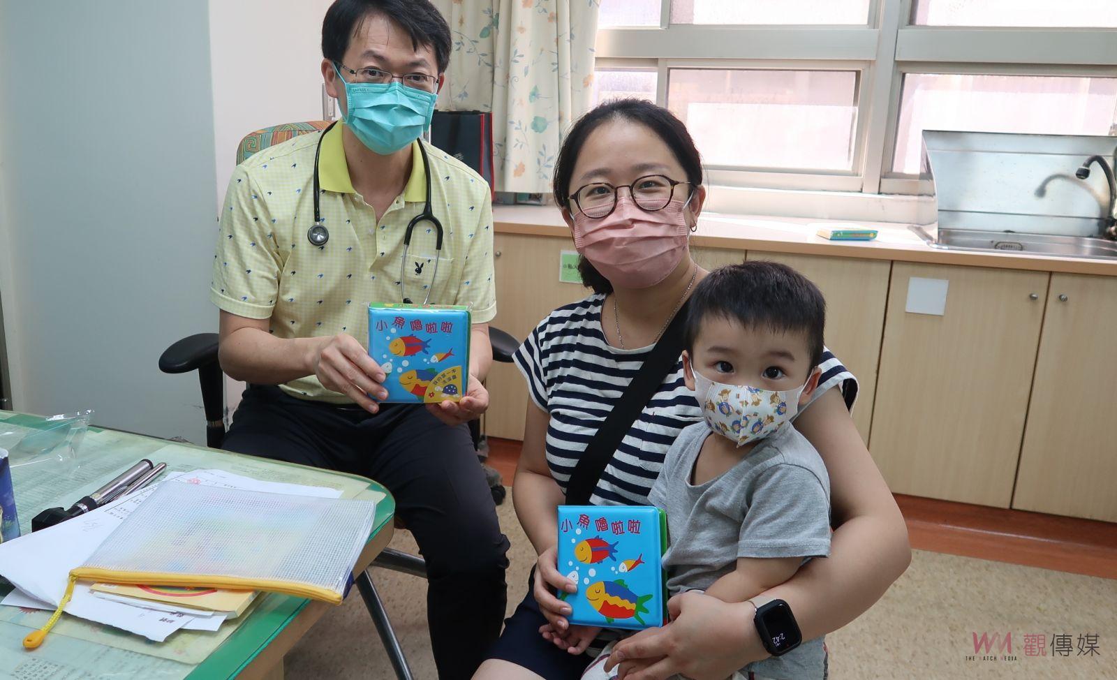 若瑟醫院小兒看診即贈「洗澡書」　鼓勵親子共讀促進孩童語言發展 - https://www.watchmedia01.com