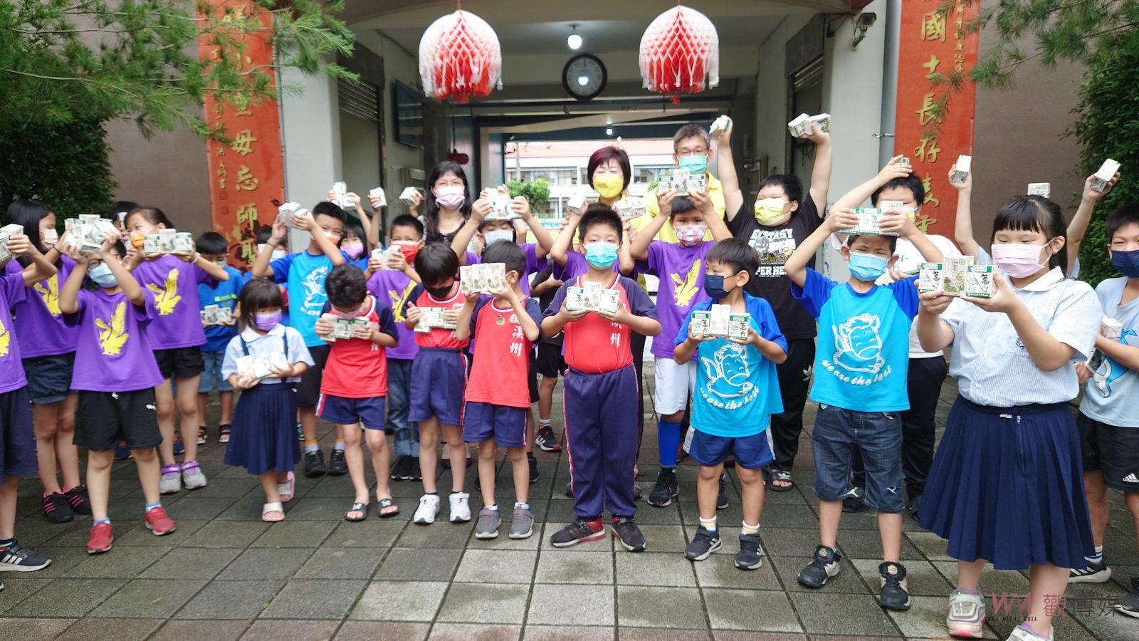 影／「鈣」有心！多喝牛奶補充鈣質！溪州鄉公所為學生補充「鈣質」 - https://www.watchmedia01.com