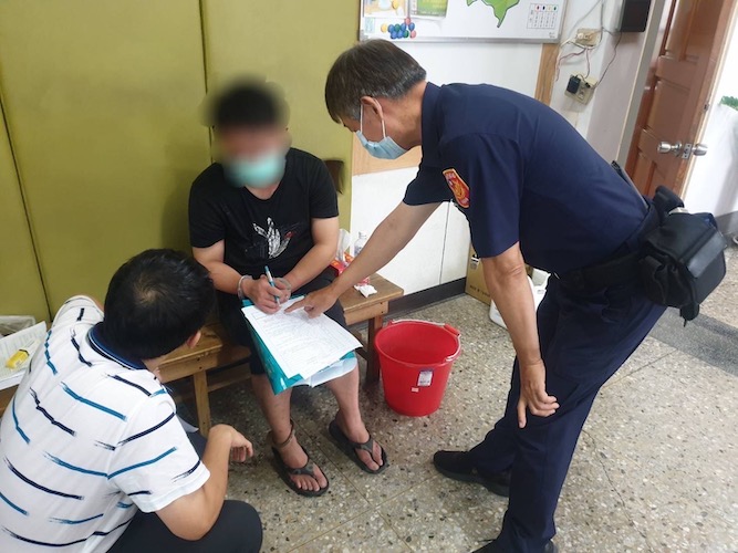 嘉縣成功偵破第一件《跟騷法》案　通緝男持械騷擾前女友犯最重罪 - https://www.watchmedia01.com