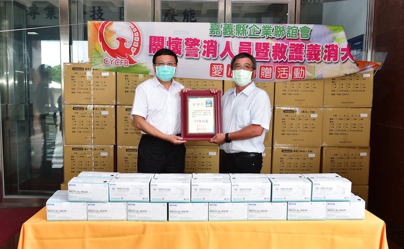 保護防疫第一線警　副議長陳怡岳與企業捐7萬片口罩 - https://www.watchmedia01.com