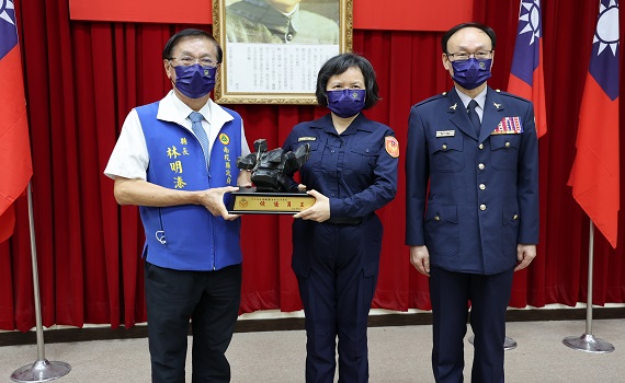 歡慶警察節 林縣長表揚警局績優員工 - https://www.watchmedia01.com