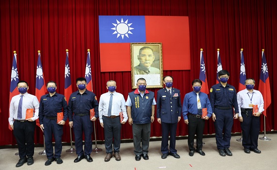 歡慶警察節 林縣長表揚警局績優員工 - https://www.watchmedia01.com