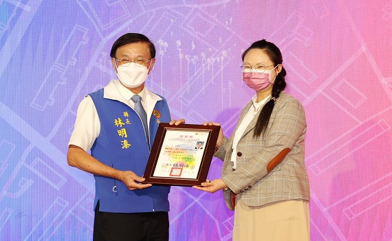 南投民宿協會理事長交接　林縣長親自授證 - https://www.watchmedia01.com