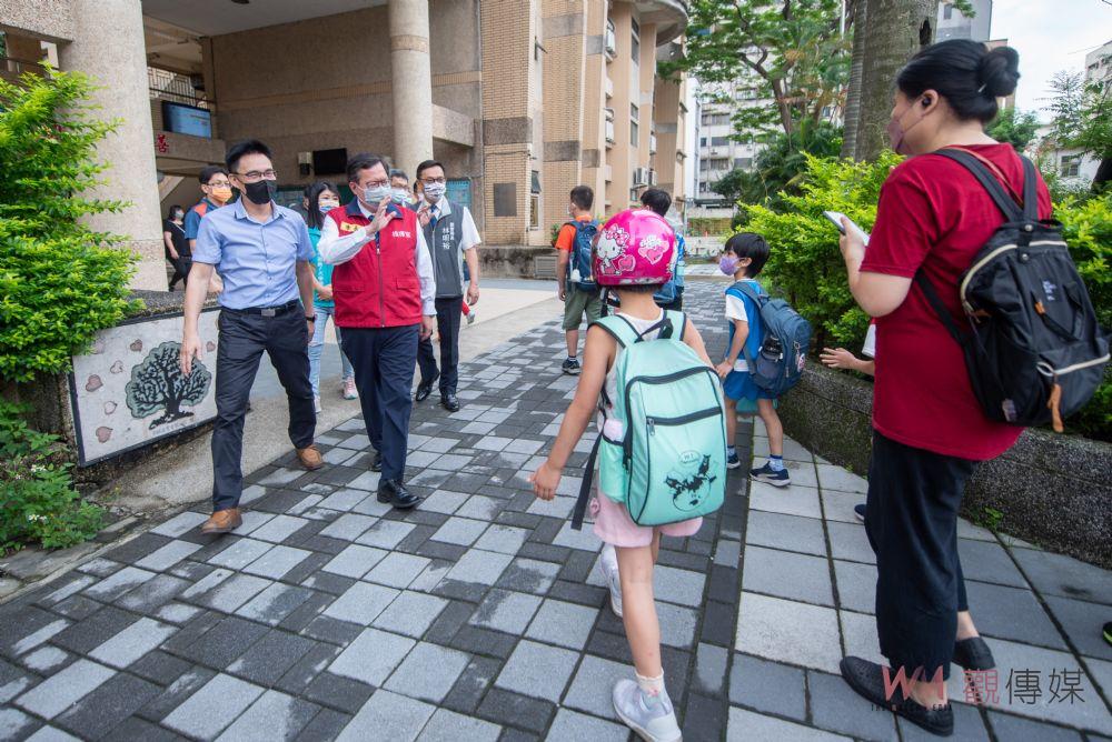 桃園各級學校恢復實體上課，鄭文燦視察關心學生復課情形 - https://www.watchmedia01.com