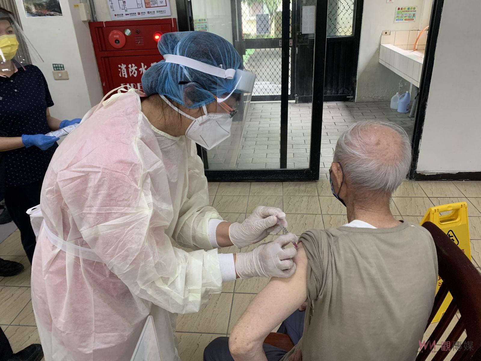 影／防疫情再度捲土而來　中彰榮家長輩實施接種第二次追加劑 - https://www.watchmedia01.com