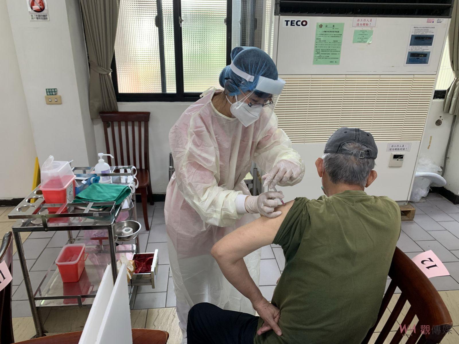 影／防疫情再度捲土而來　中彰榮家長輩實施接種第二次追加劑 - https://www.watchmedia01.com