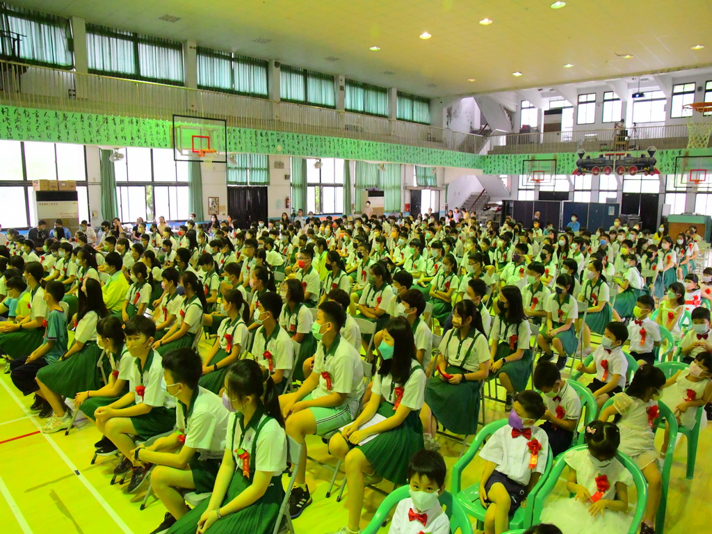 僑信國小61屆畢業典禮沒法全員到齊 現場與線上師生互道珍重再見 - https://www.watchmedia01.com