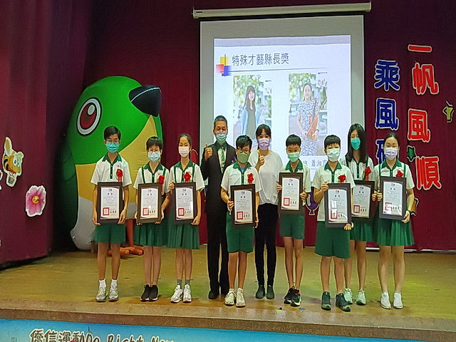 僑信國小61屆畢業典禮沒法全員到齊 現場與線上師生互道珍重再見 - https://www.watchmedia01.com