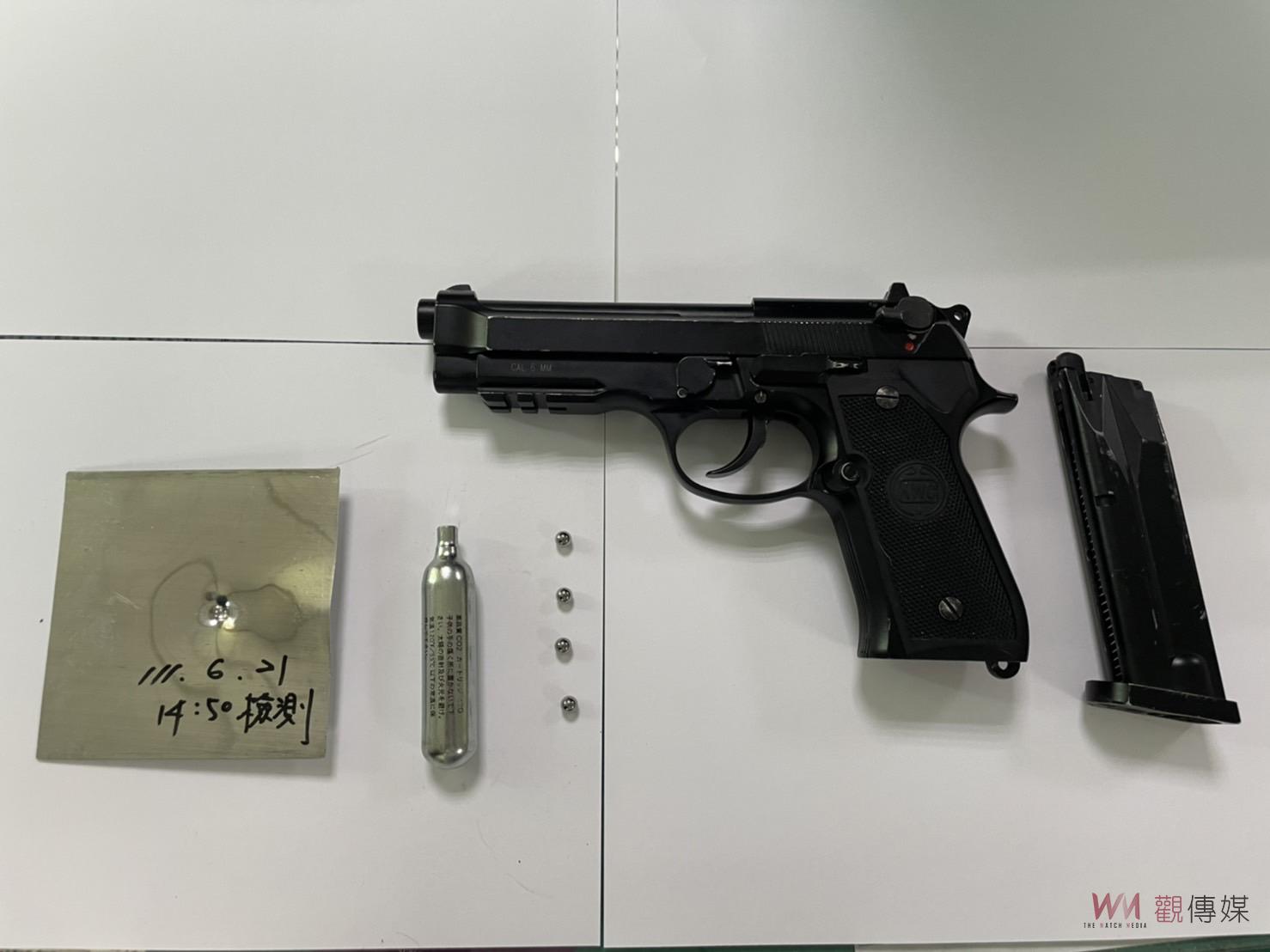 高雄屁孩好奇試槍？！輕軌站玻璃爆裂 警積極4小時循線逮嫌 - https://www.watchmedia01.com