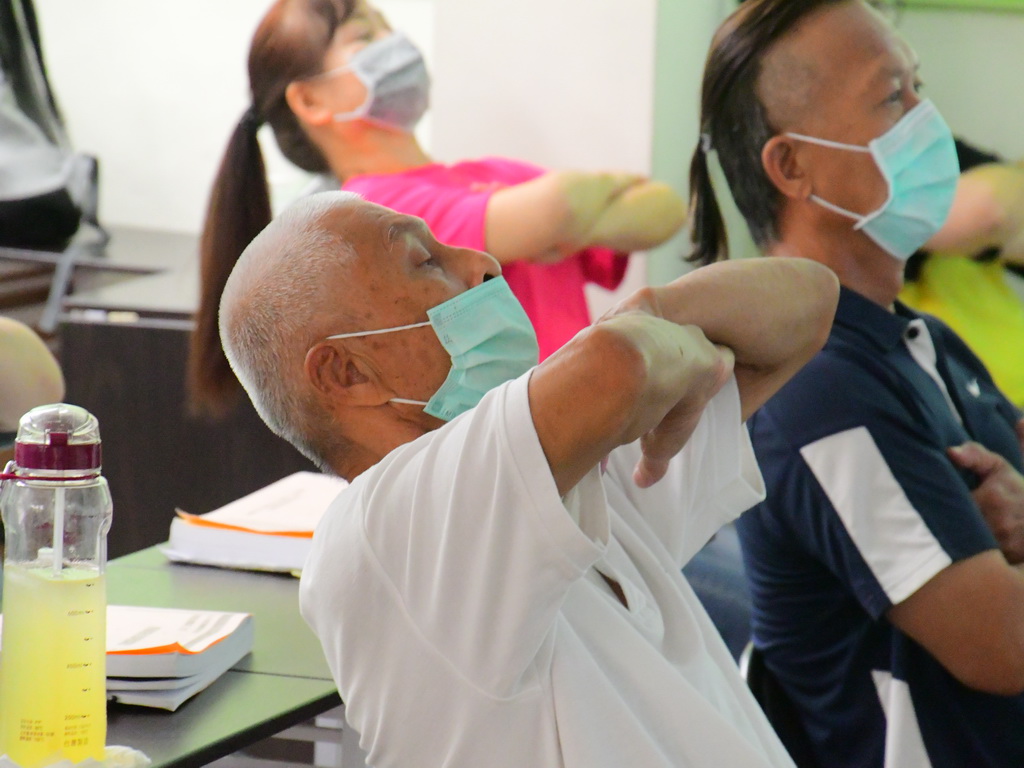 林貴茂報名照服員證照班 72歲退休老師立志要當老爸的居服員 - https://www.watchmedia01.com