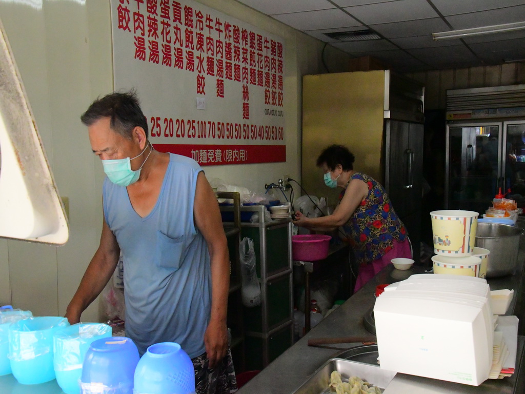 金老闆夫妻佛心70元牛肉麵 要讓受薪小民享受低價的美味 - https://www.watchmedia01.com