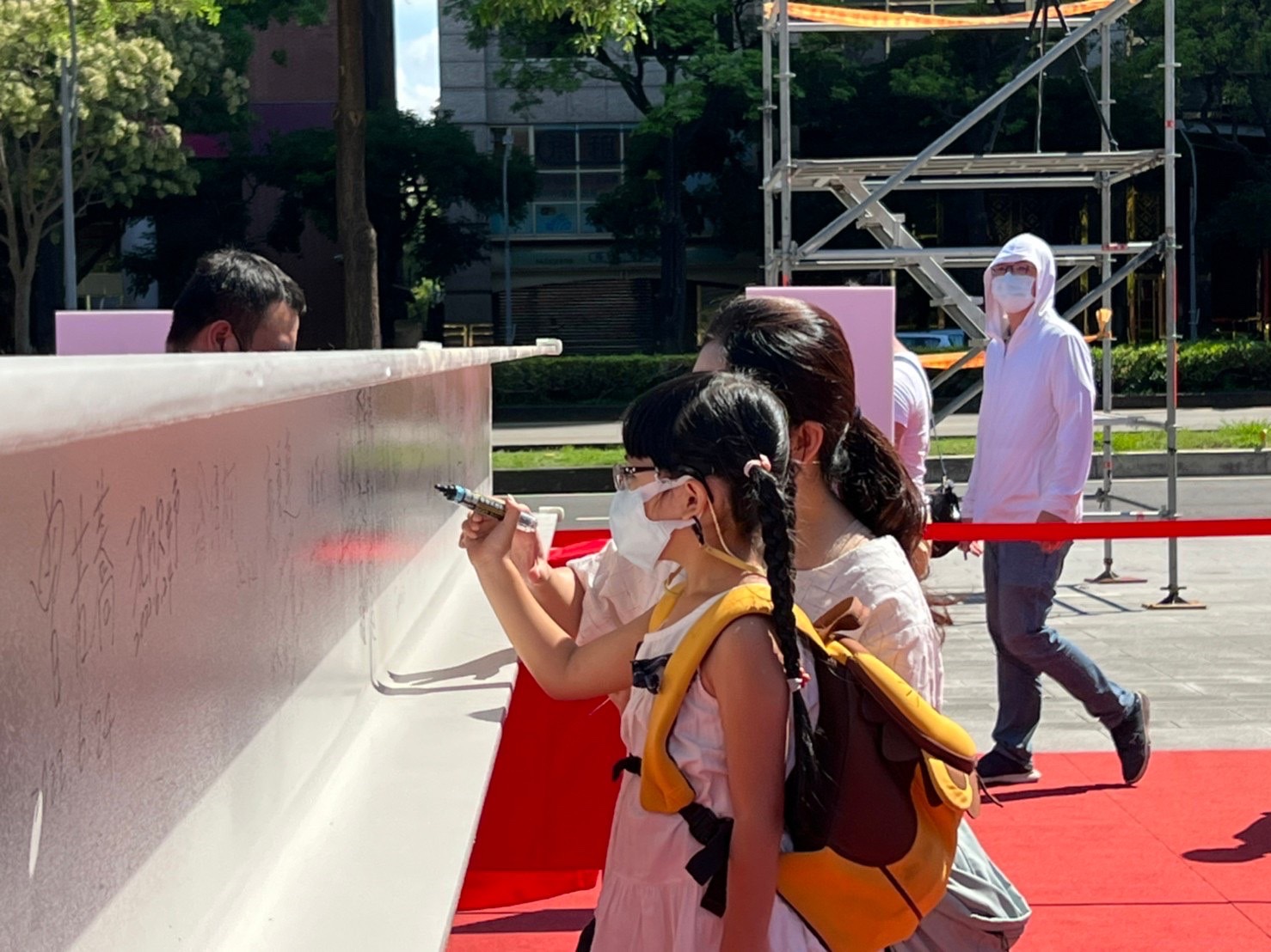 台中國際會展中心簽梁起跑 首日逾千位民眾熱情支持 - https://www.watchmedia01.com