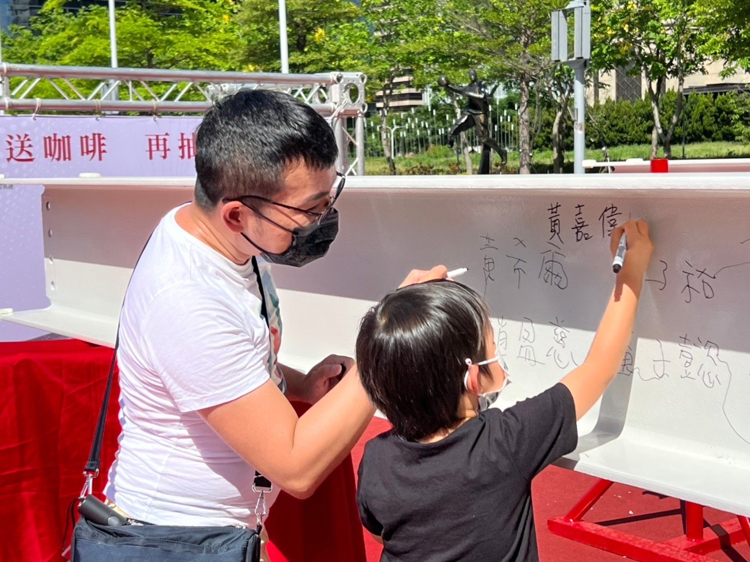 台中國際會展中心簽梁起跑 首日逾千位民眾熱情支持 - https://www.watchmedia01.com