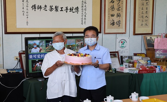 111年南投傳統手工製茶「鹿谷烏龍茶」傳習班圓滿結訓 - https://www.watchmedia01.com