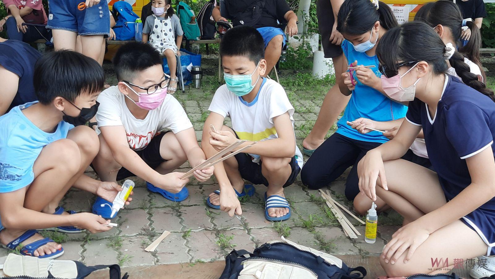 影／夏日夯水上安全最重要　明道大學攜手媽厝國小體驗划獨木舟 - https://www.watchmedia01.com