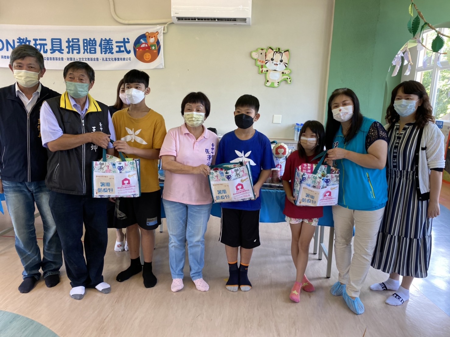 中市親子館教玩具升級　100位弱勢兒少獲贈防疫包 - https://www.watchmedia01.com