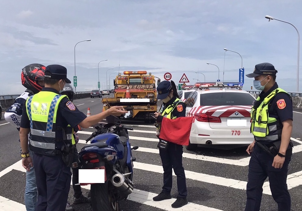 影／重機爭路權　94要上國道！警：勿硬闖滋擾事端來挑戰公權力 - https://www.watchmedia01.com