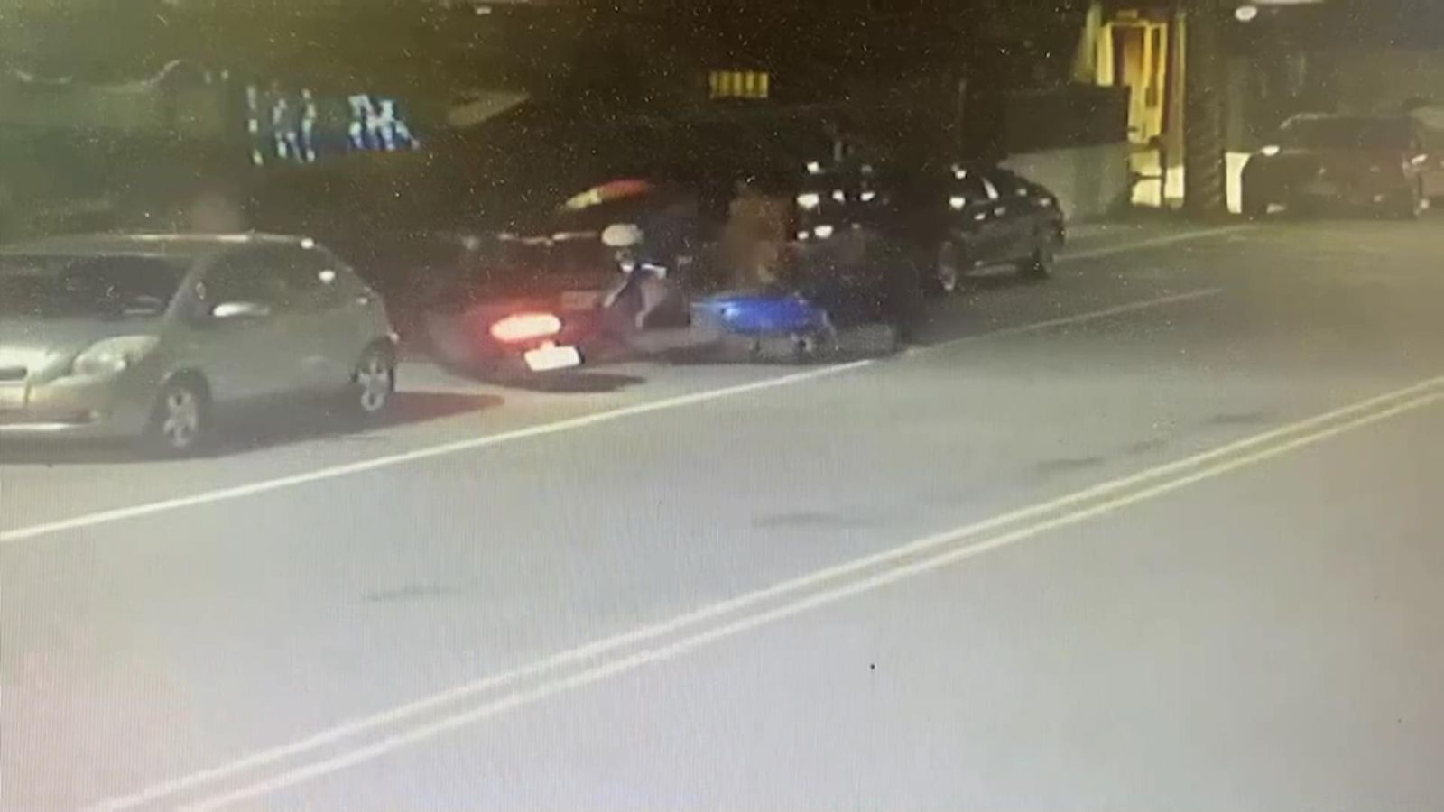 影／疑爭搶坐檯小姐　秀水一KTV小吃部爆發鬥毆槍響三人掛彩 - https://www.watchmedia01.com