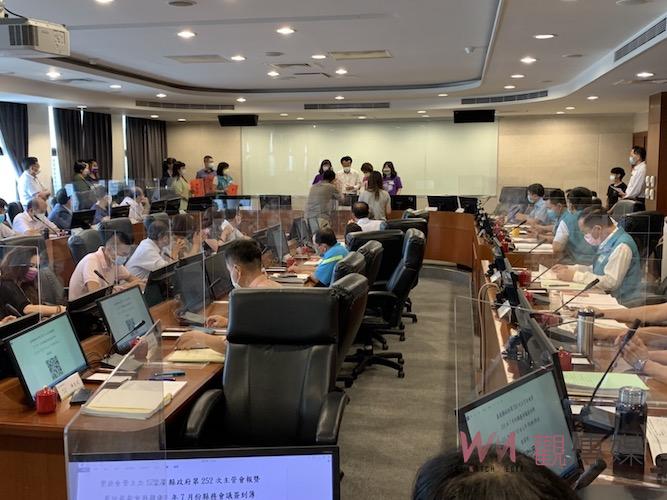 翁章梁縣長公開表揚110年度招商卓越獎暨111年度政府服務獎 - https://www.watchmedia01.com