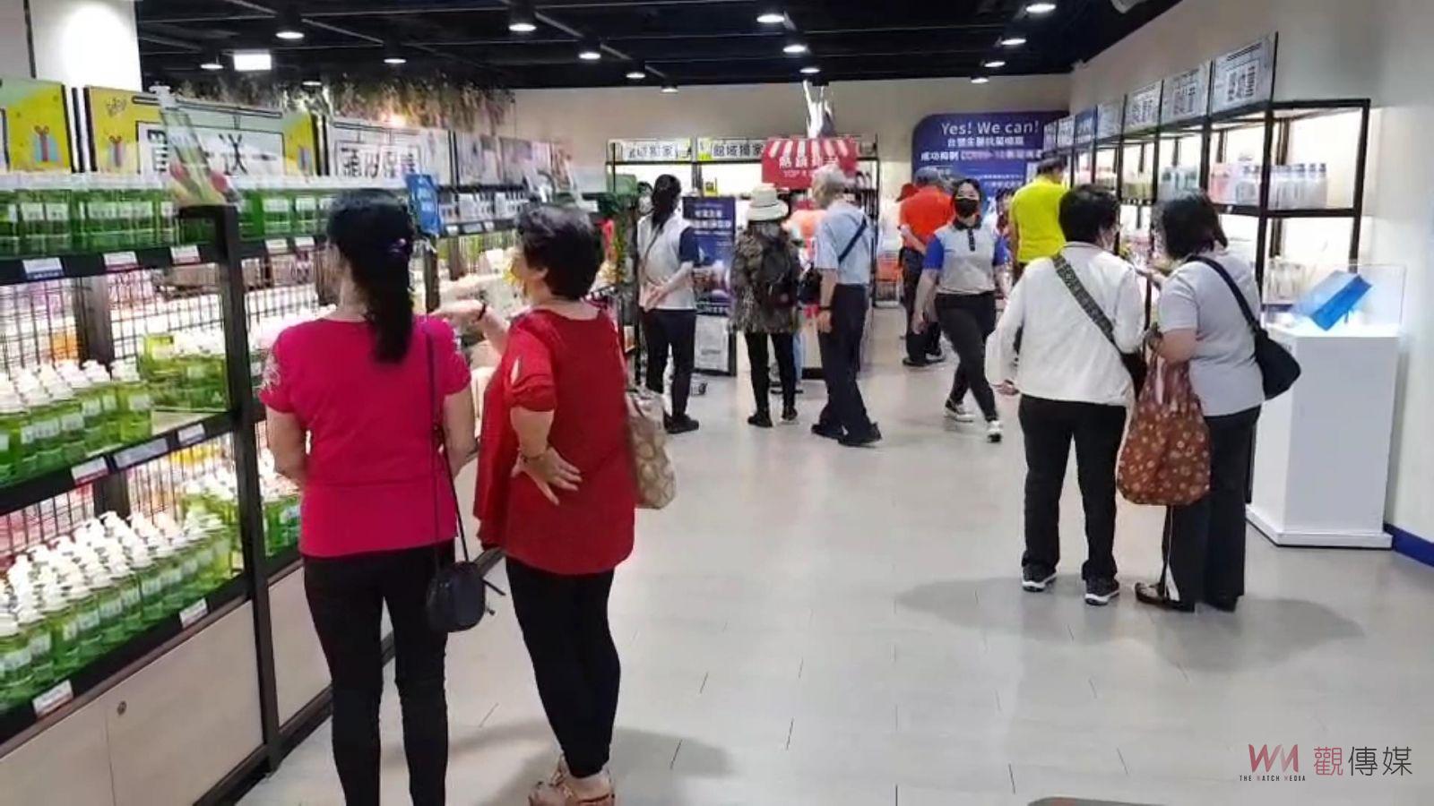 影／中華郵政樂齡運動-樂齡三代悠遊樂　百人參觀台塑生醫健康悠活館 - https://www.watchmedia01.com
