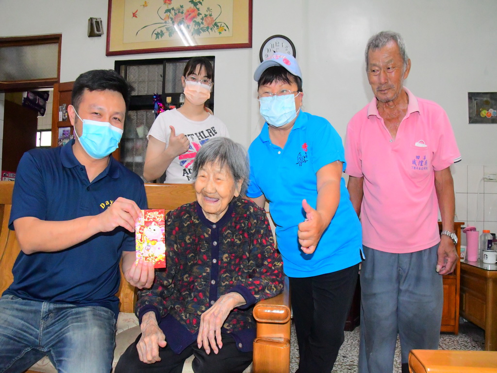長照2.0愛用者101歲生日快樂 業者邱暉智慶生感謝為高齡社會做最好示範 - https://www.watchmedia01.com