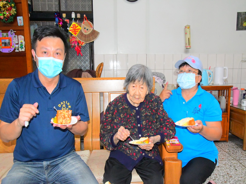長照2.0愛用者101歲生日快樂 業者邱暉智慶生感謝為高齡社會做最好示範 - https://www.watchmedia01.com