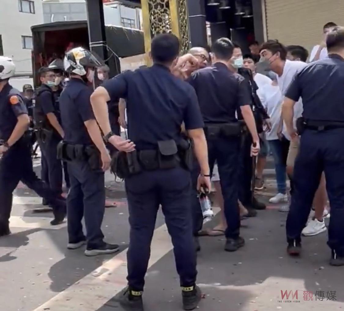 台南廟會大亂鬥 棍棒齊飛還開槍 - https://www.watchmedia01.com