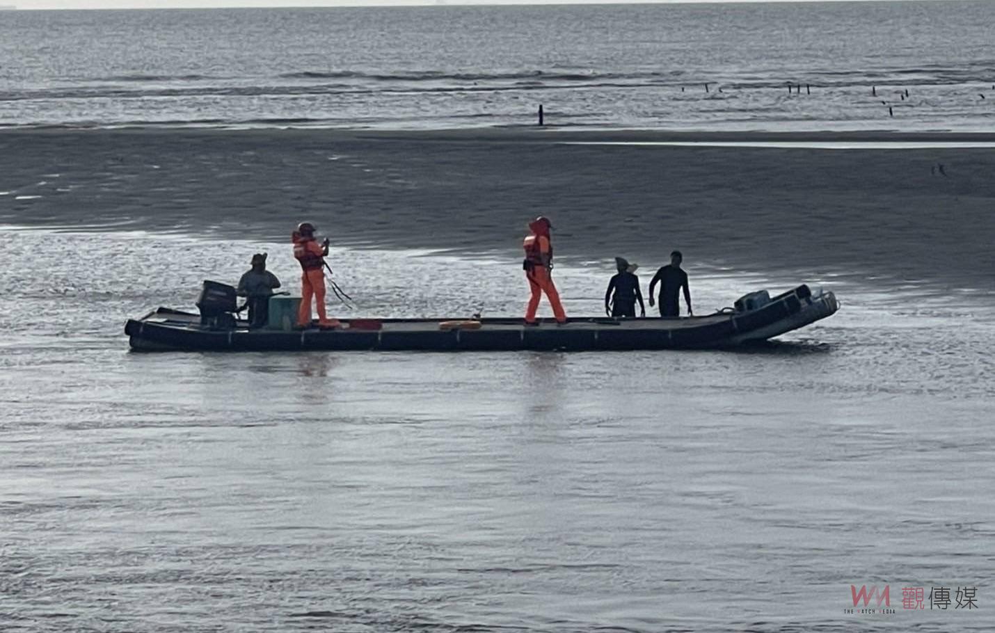 影／三條崙2人海上風箏失速落沙洲　海巡發現沙洲2民眾揮手急救援 - https://www.watchmedia01.com