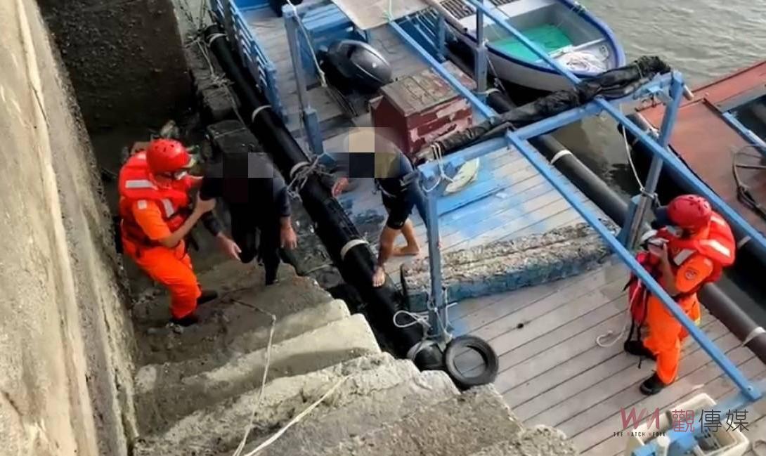 影／三條崙2人海上風箏失速落沙洲　海巡發現沙洲2民眾揮手急救援 - https://www.watchmedia01.com