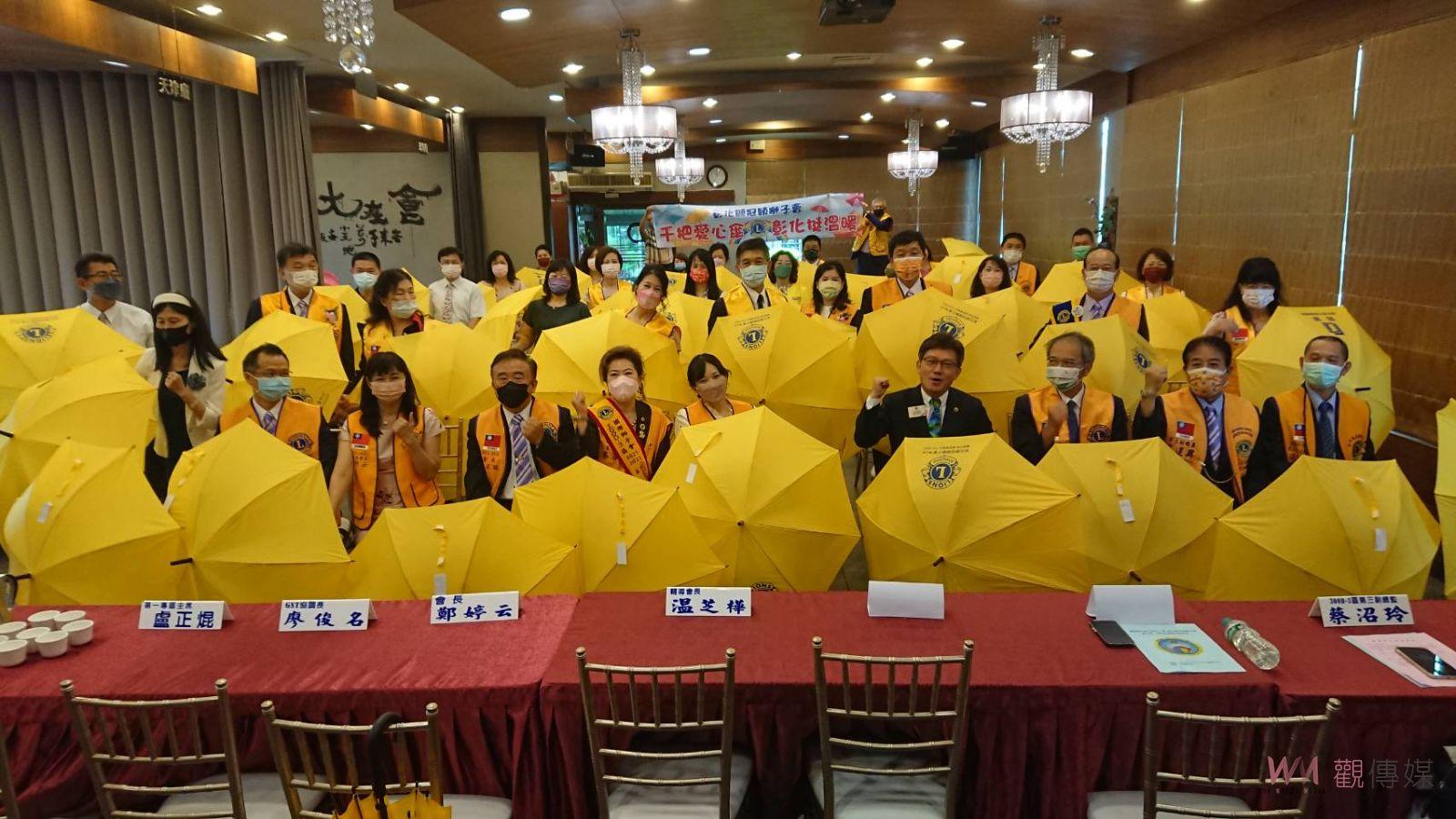 影／「傘」耀愛心！讓孩子不再淋成落湯雞　冠穎獅子會捐千把愛心傘 - https://www.watchmedia01.com