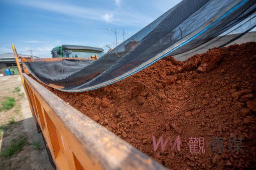 桃園市府攔檢台61線砂石車查獲21台違規　當場扣車遏止環保犯罪 - https://www.watchmedia01.com