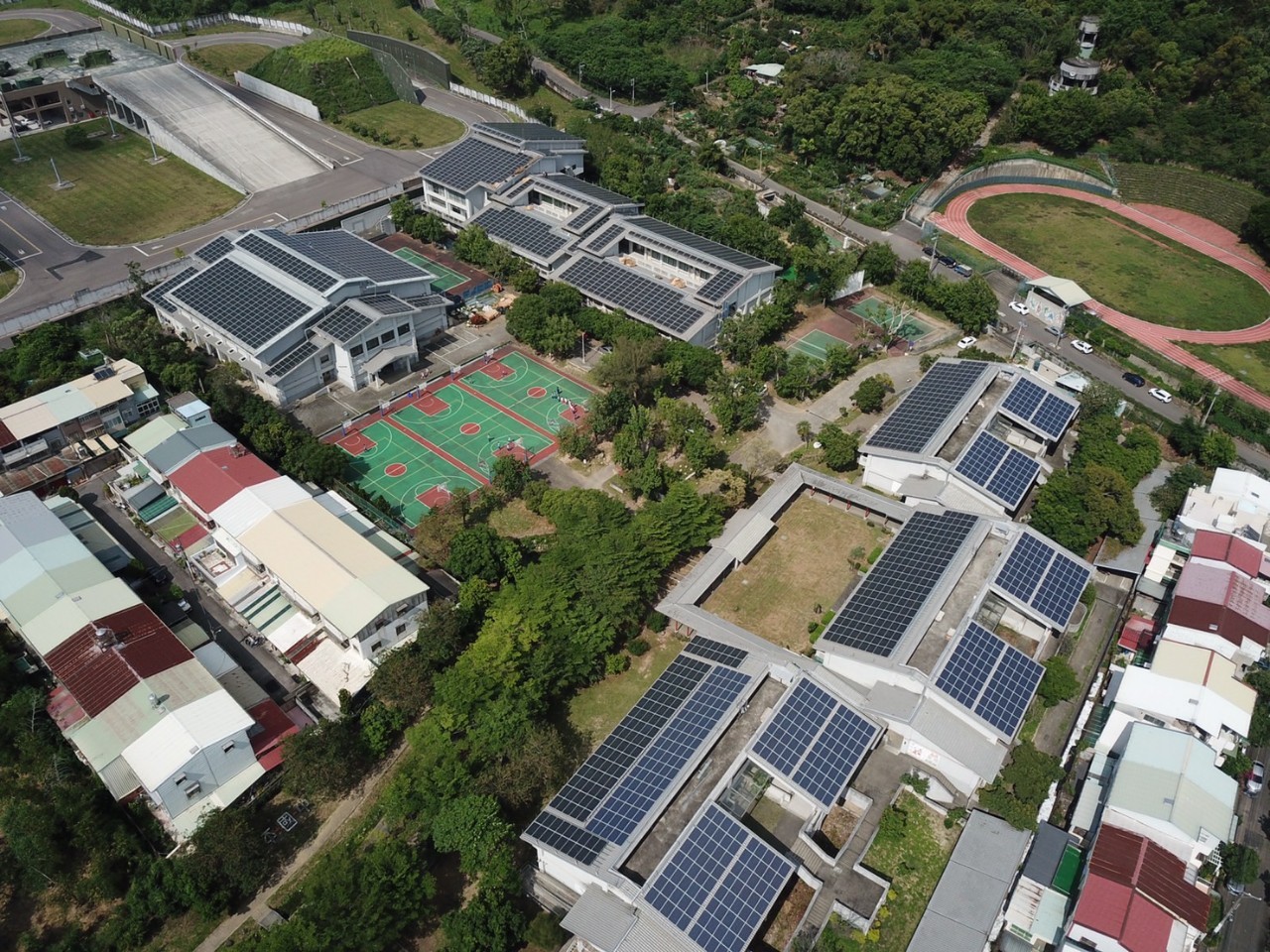 中市校園種電全國第二 相當333座台中中央公園減碳量 - https://www.watchmedia01.com