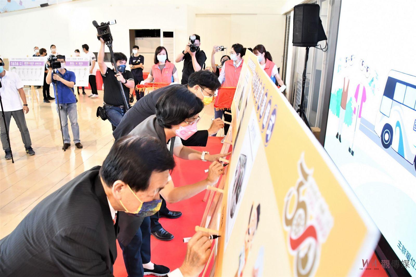 影／升級版！彰化長青幸福卡搭乘客運台北、高雄，跨縣市活動攏ㄟ通 - https://www.watchmedia01.com