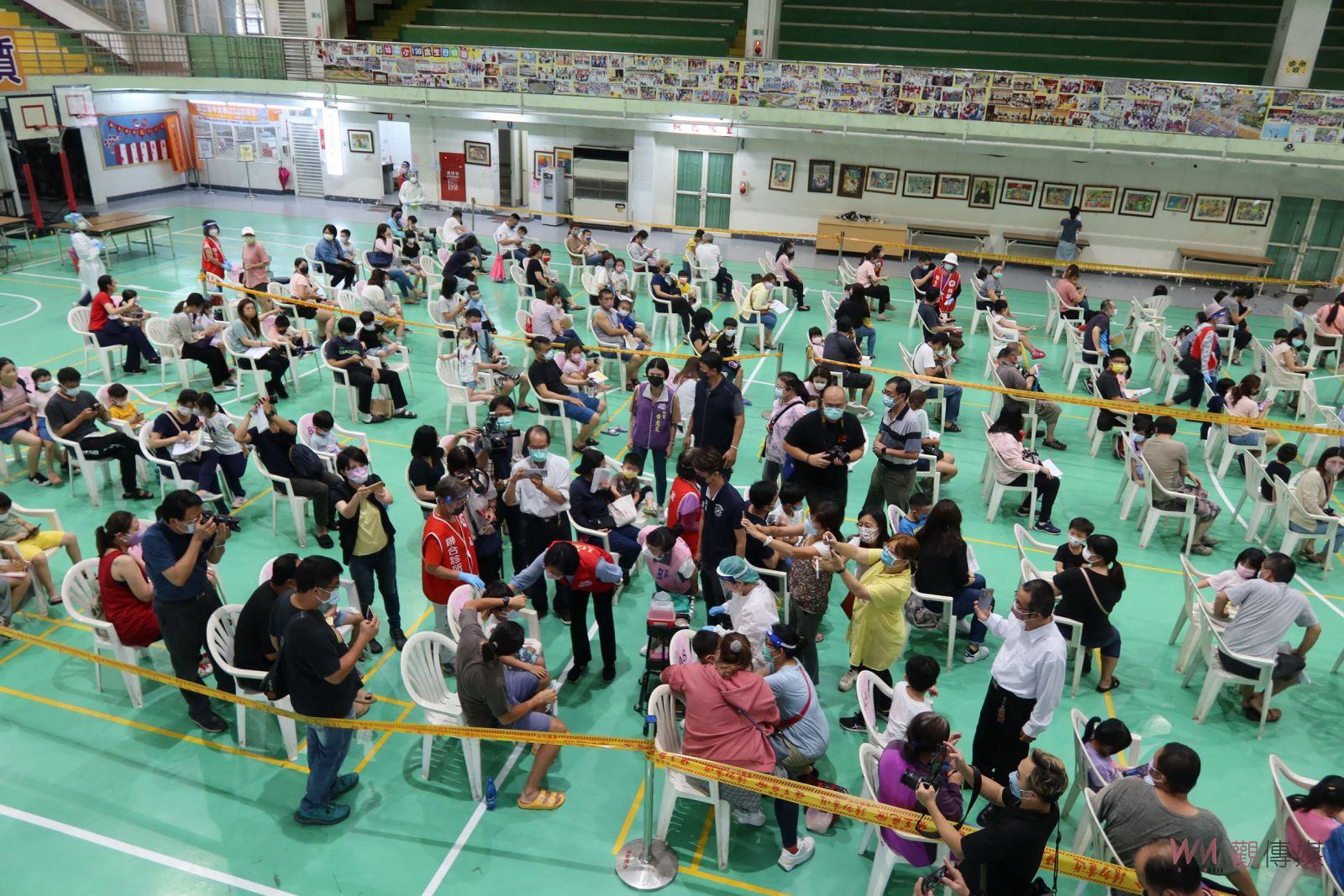 影／幼兒莫德納疫苗接種預約低迷　衛生局長葉彥伯呼籲盡快接種 - https://www.watchmedia01.com