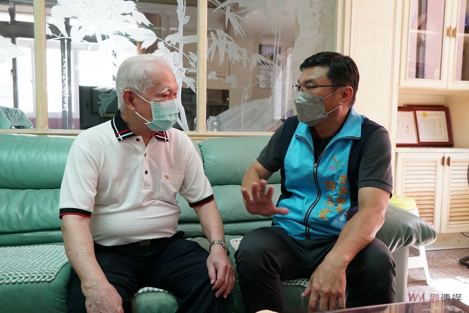 影／鹿港鎮長許志宏訪111年模範父親張傳鏞　分享溫馨勵志的故事 - https://www.watchmedia01.com