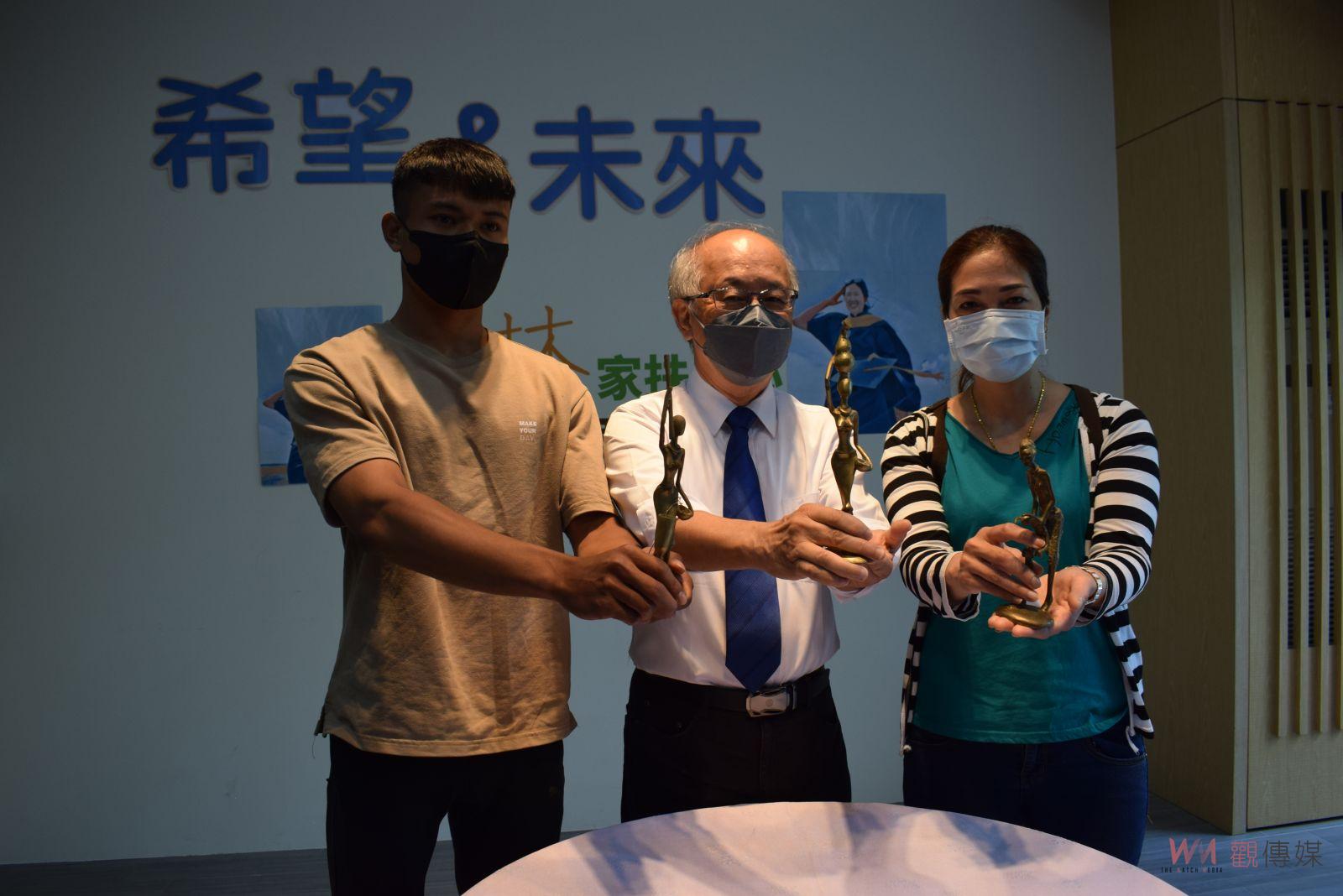 影／雲林家扶仍缺口300萬徵助學　台商「教育、養育、謀生」藝術銅雕勉勵 - https://www.watchmedia01.com
