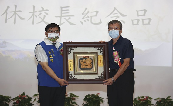 南投傳承教育薪火 國中小26位新調任校長交接 - https://www.watchmedia01.com