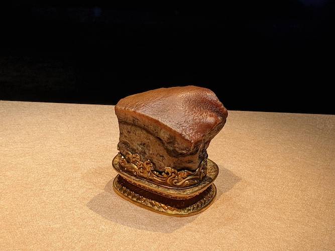 故宮南院展康熙皇帝「萬世師表」珍貴墨跡　重磅推出〈肉形石〉 - https://www.watchmedia01.com