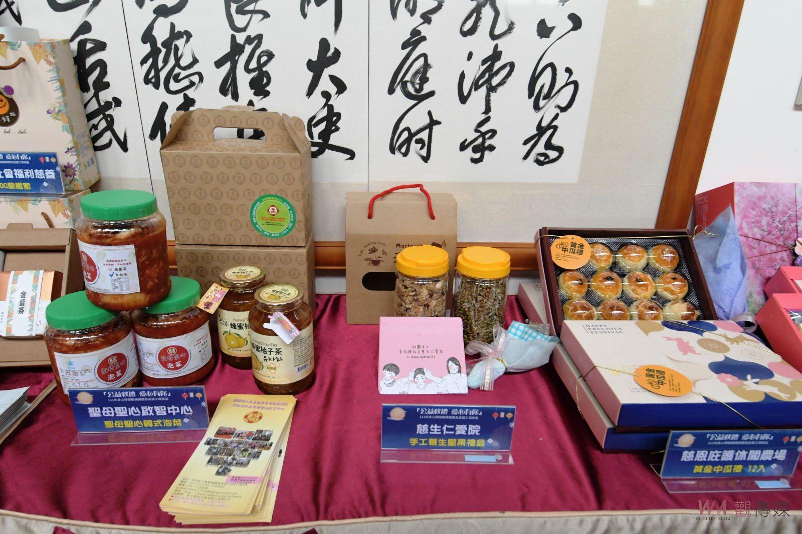 影／秋節好禮‧愛心有您　搶攻中秋節禮盒　王惠美偕藝人直播帶貨叫賣 - https://www.watchmedia01.com