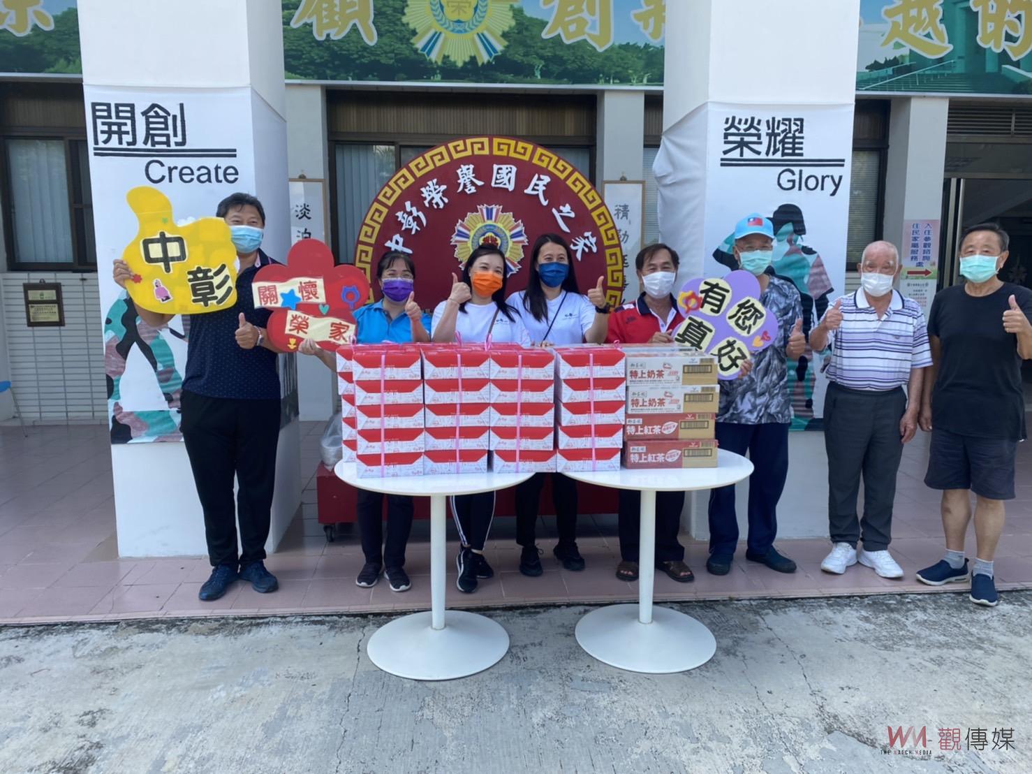 榮民是她的父親！榮眷夏美玲贈中彰榮家父親節蛋糕歡度父親節 - https://www.watchmedia01.com