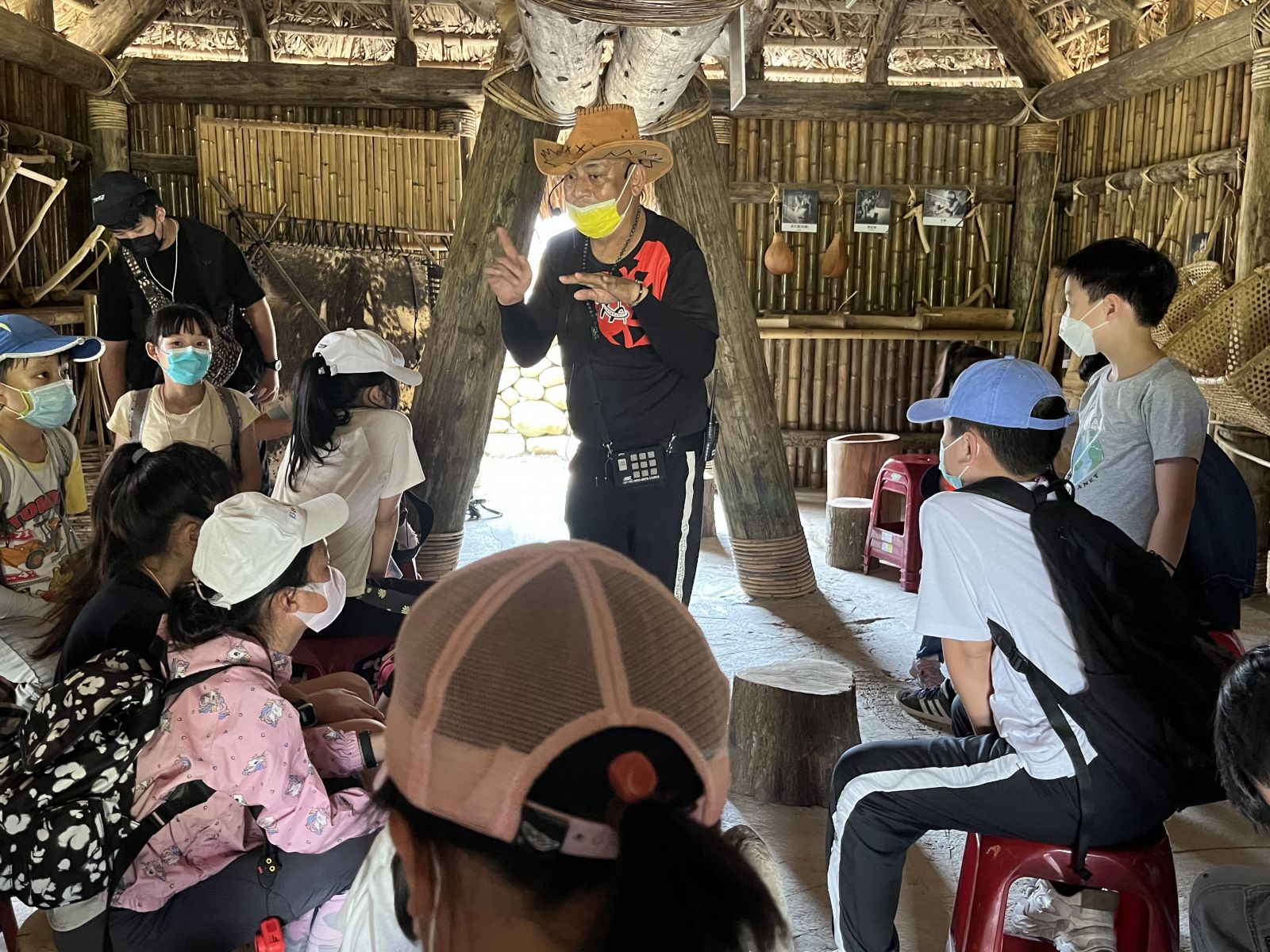 化身鄒族勇士　小播客一圓電臺DJ夢 - https://www.watchmedia01.com