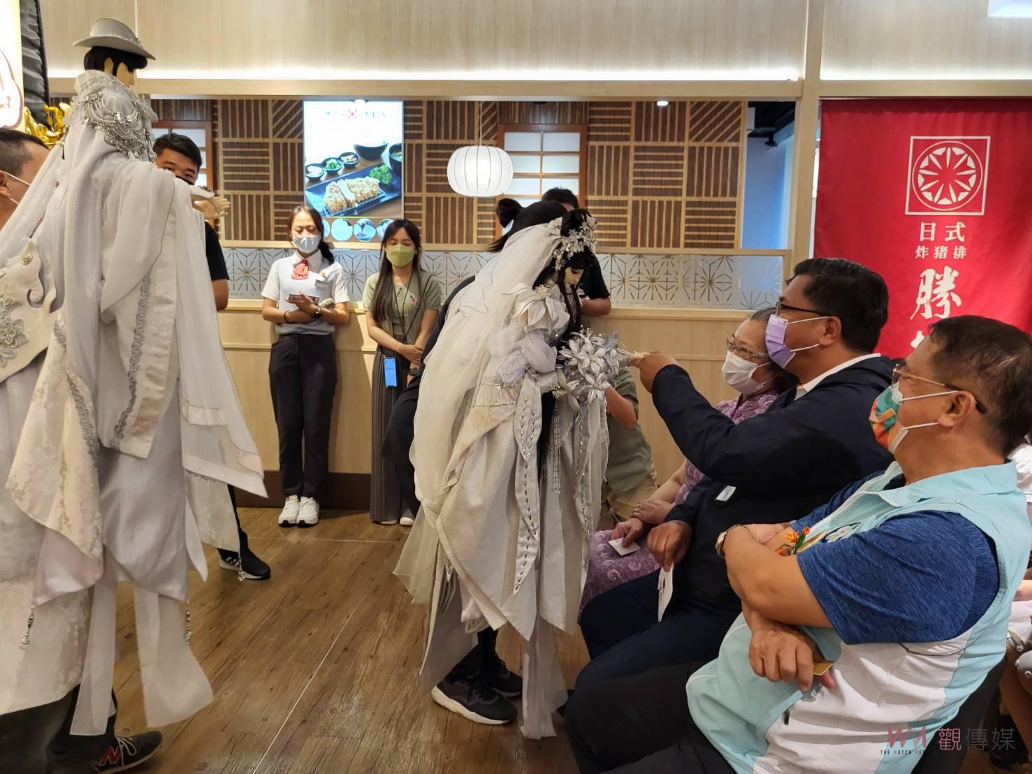 《是誰切洋蔥夏季展》登場　白紗小姐露鞋腿吸睛 - https://www.watchmedia01.com